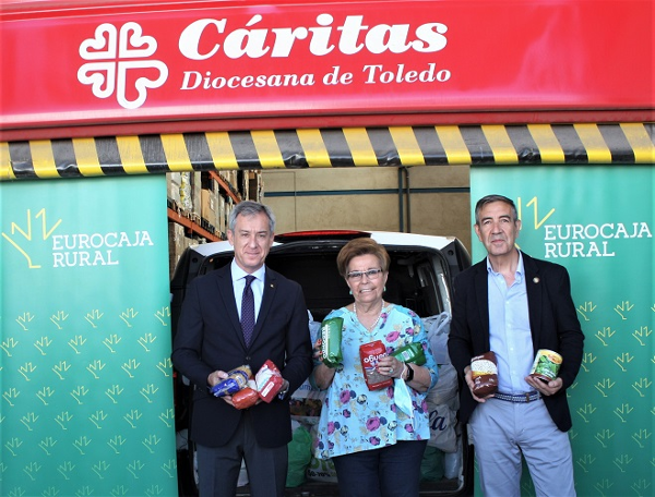 Eurocaja Rural entrega a Cáritas los 2.500 kg de alimentos no perecederos donados por sus profesionales en el 'Desafío 2022'
